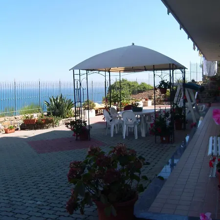 Luna Sul Mare Bed & Breakfast